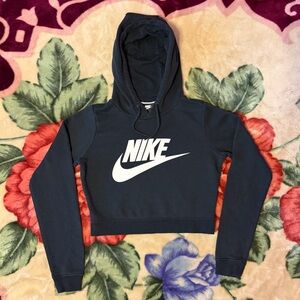nike classic cropped hoodie.